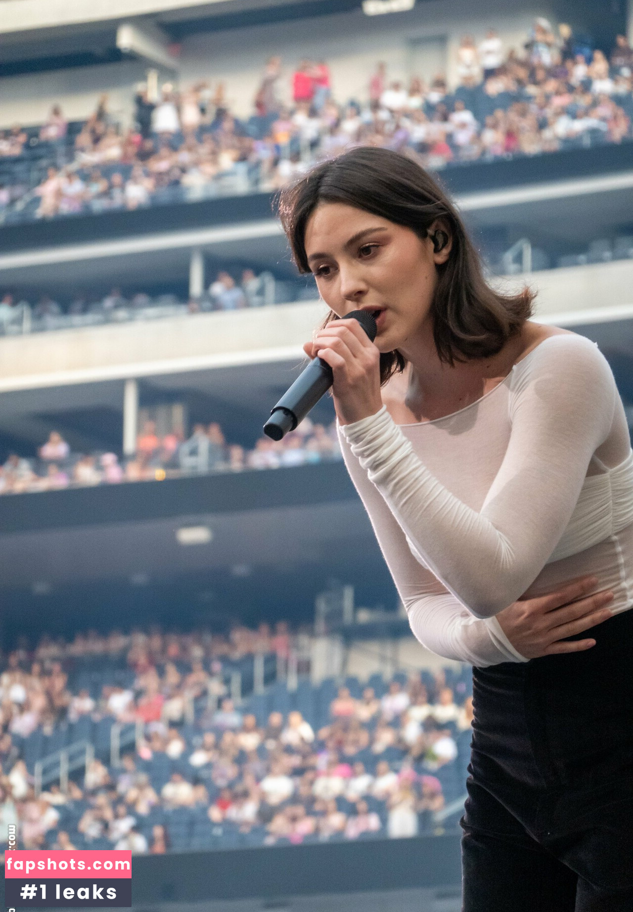 Gracie Abrams gallery photo #285