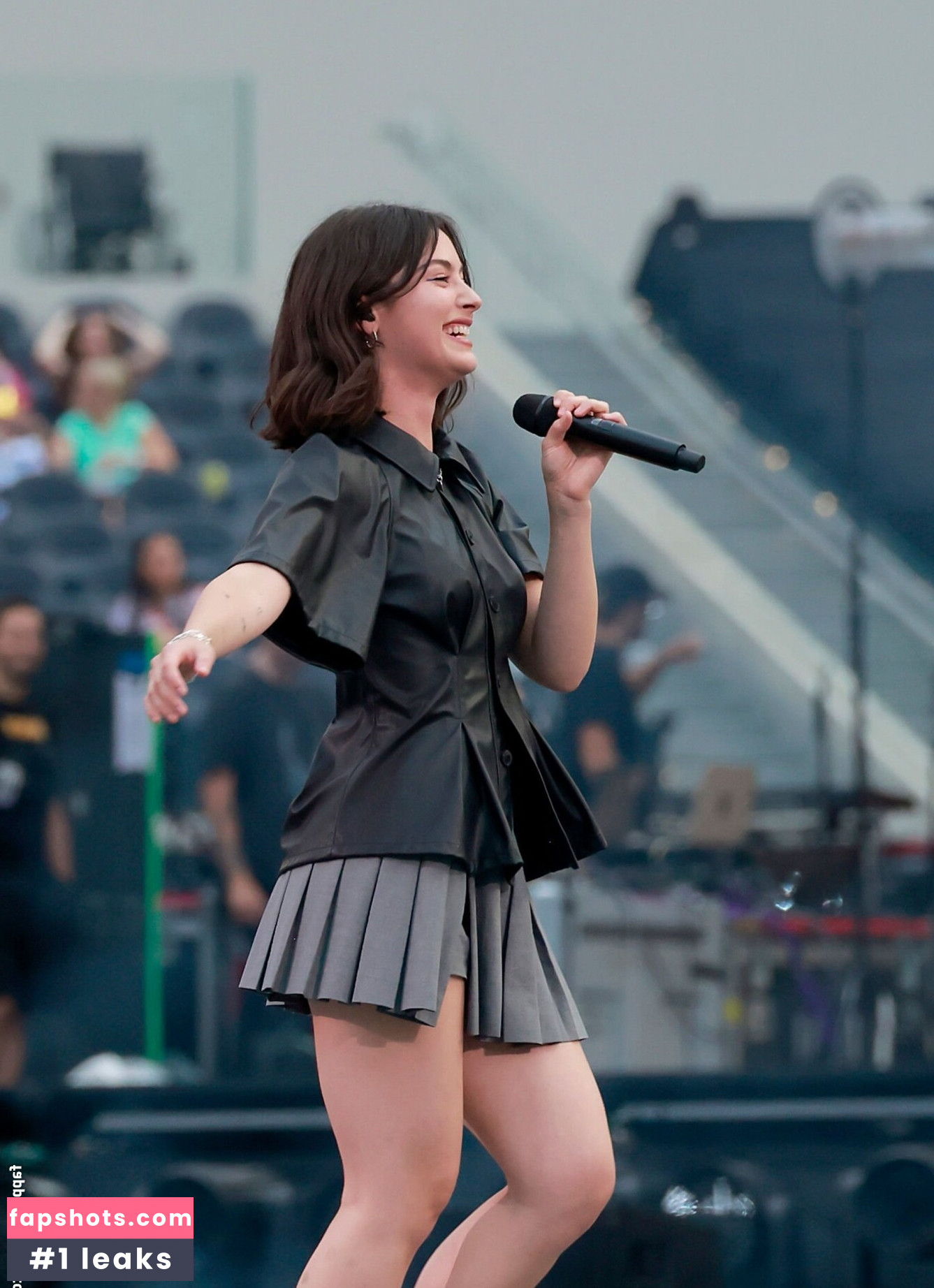 Gracie Abrams gallery photo #287