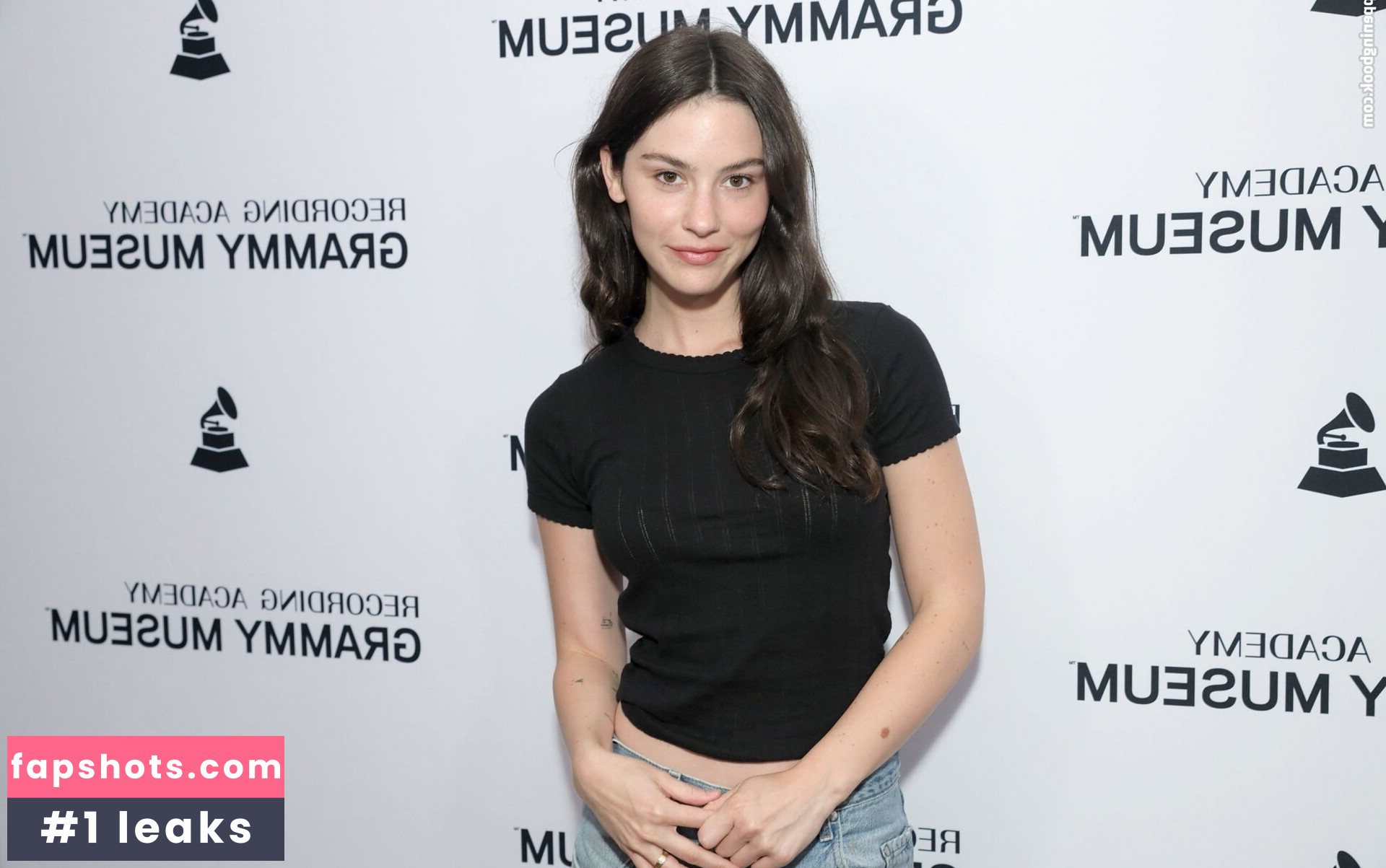 Gracie Abrams gallery photo #291