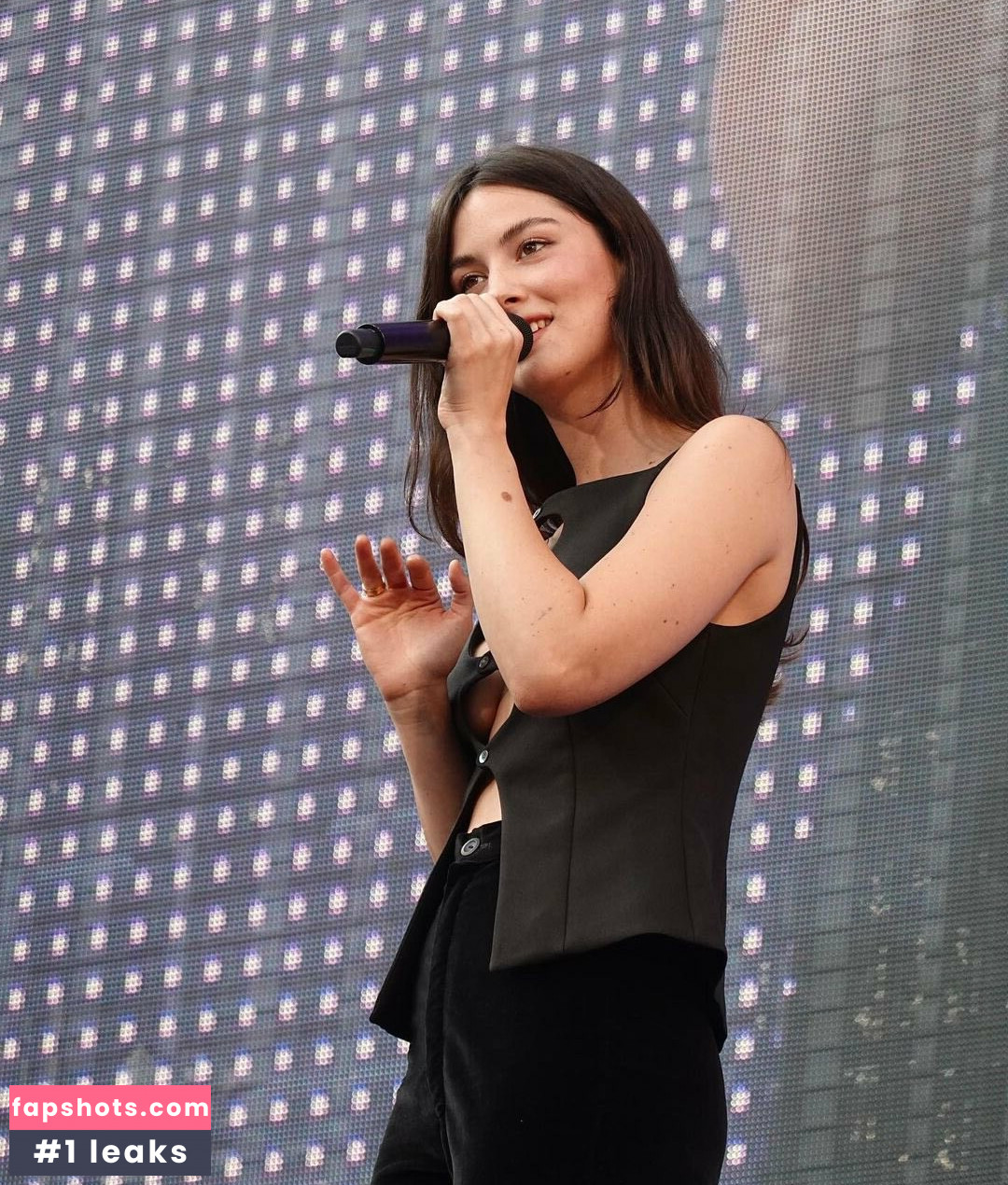 Gracie Abrams gallery photo #295