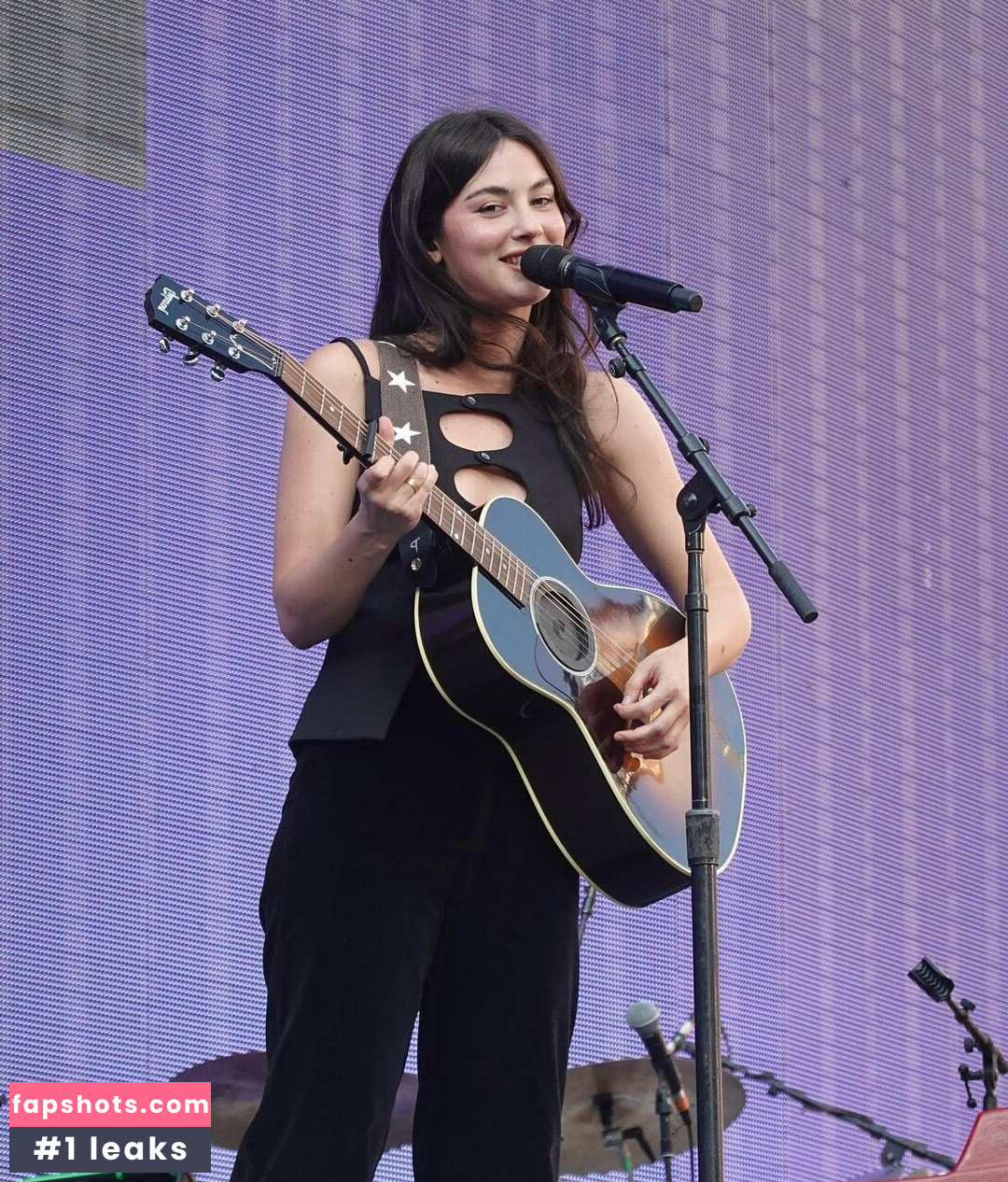 Gracie Abrams gallery photo #298