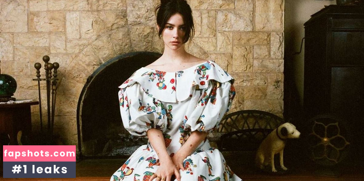 Gracie Abrams gallery photo #329