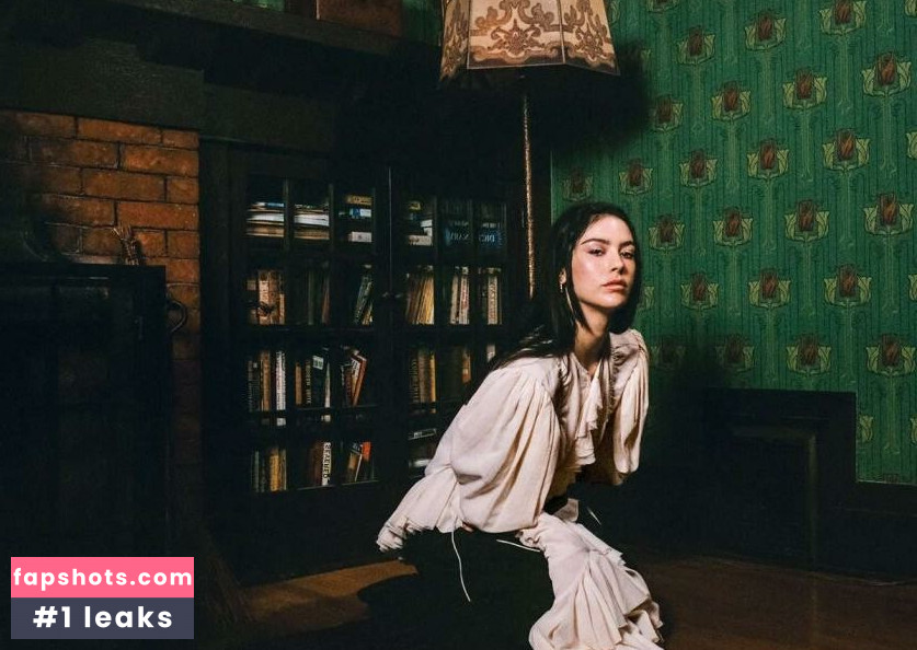 Gracie Abrams gallery photo #331