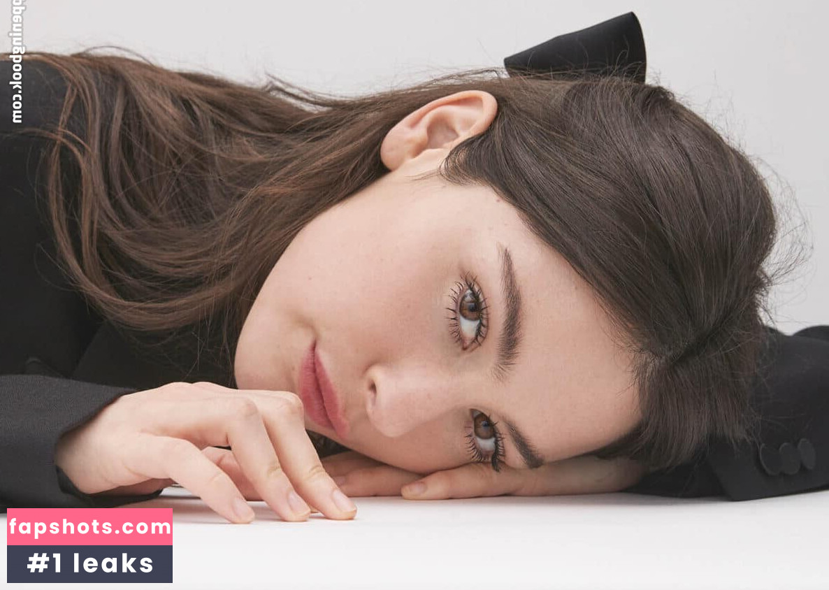 Gracie Abrams gallery photo #340