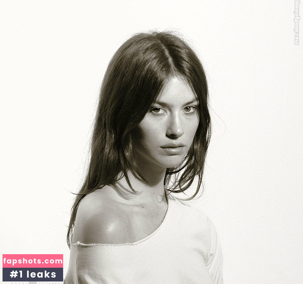 Gracie Abrams gallery photo #352