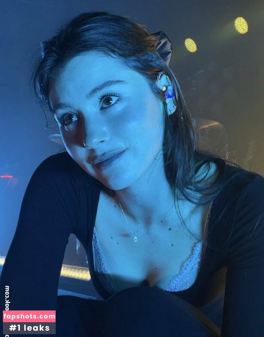 Gracie Abrams gallery photo #354