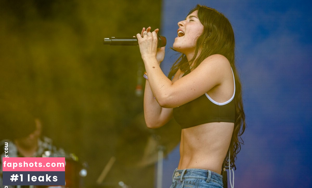 Gracie Abrams gallery photo #39