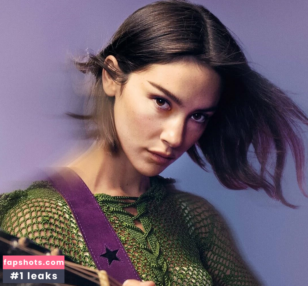 Gracie Abrams gallery photo #48