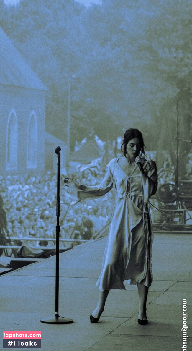 Gracie Abrams gallery photo #70