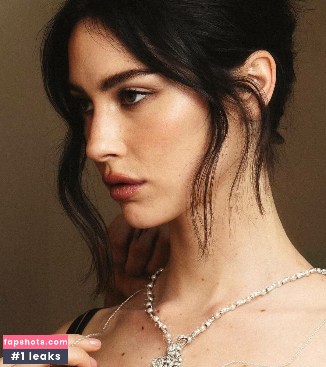 Gracie Abrams gallery photo #8