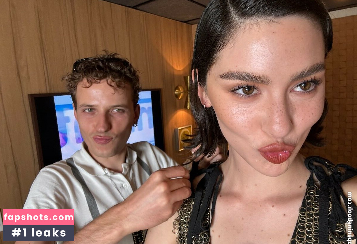 Gracie Abrams gallery photo #76