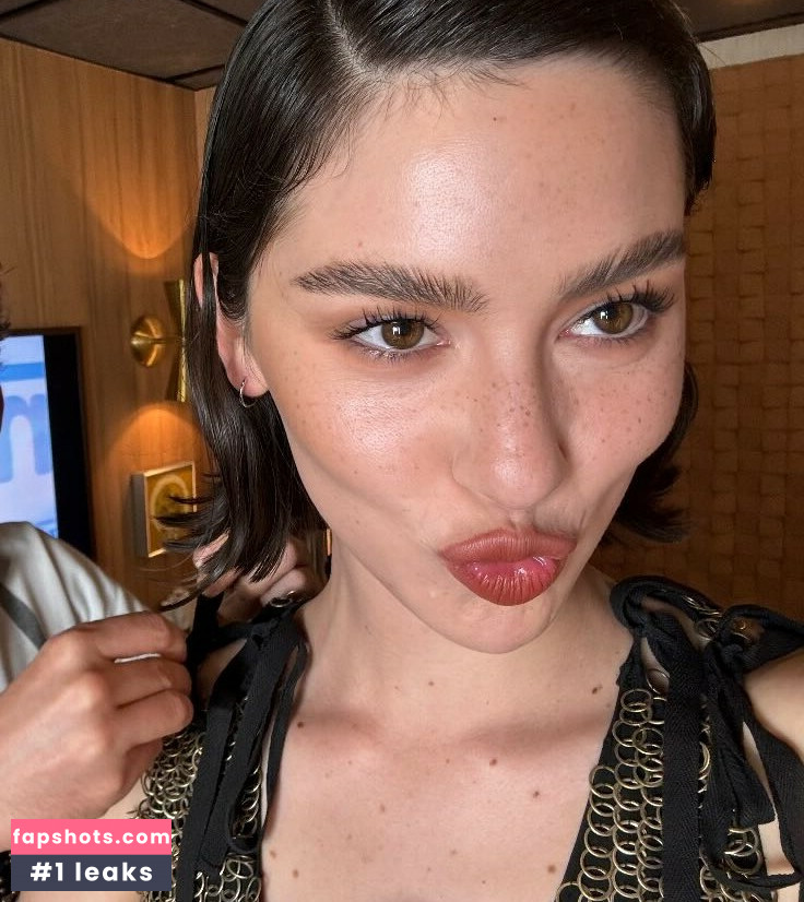 Gracie Abrams gallery photo #78