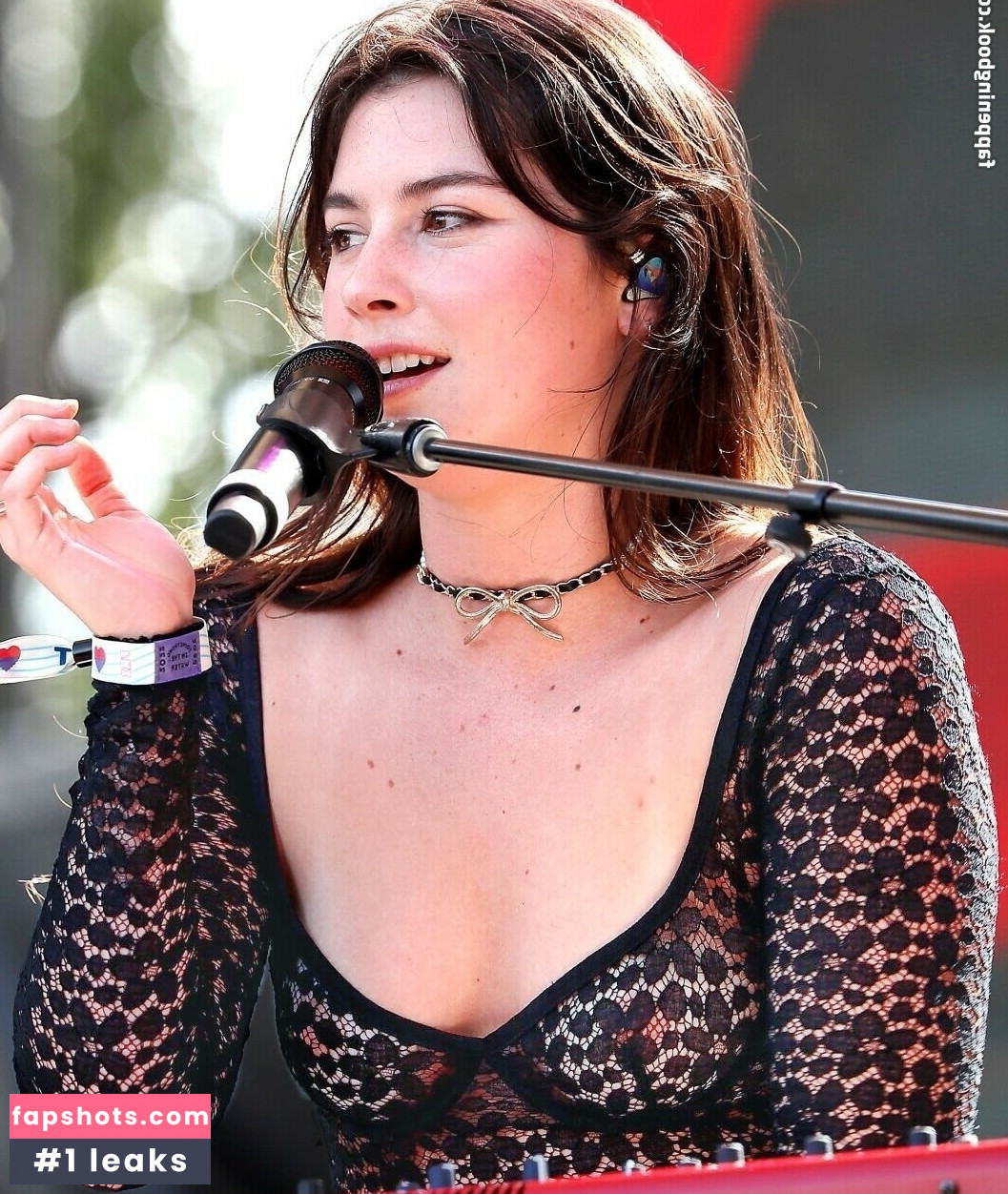 Gracie Abrams gallery photo #89