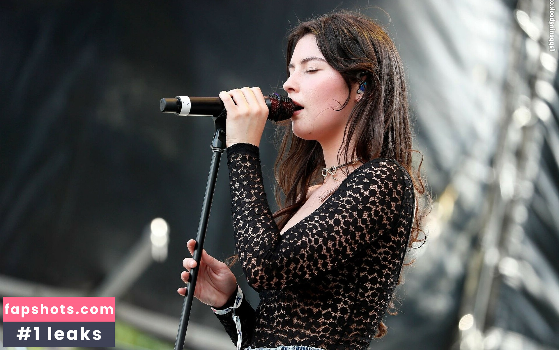 Gracie Abrams gallery photo #92