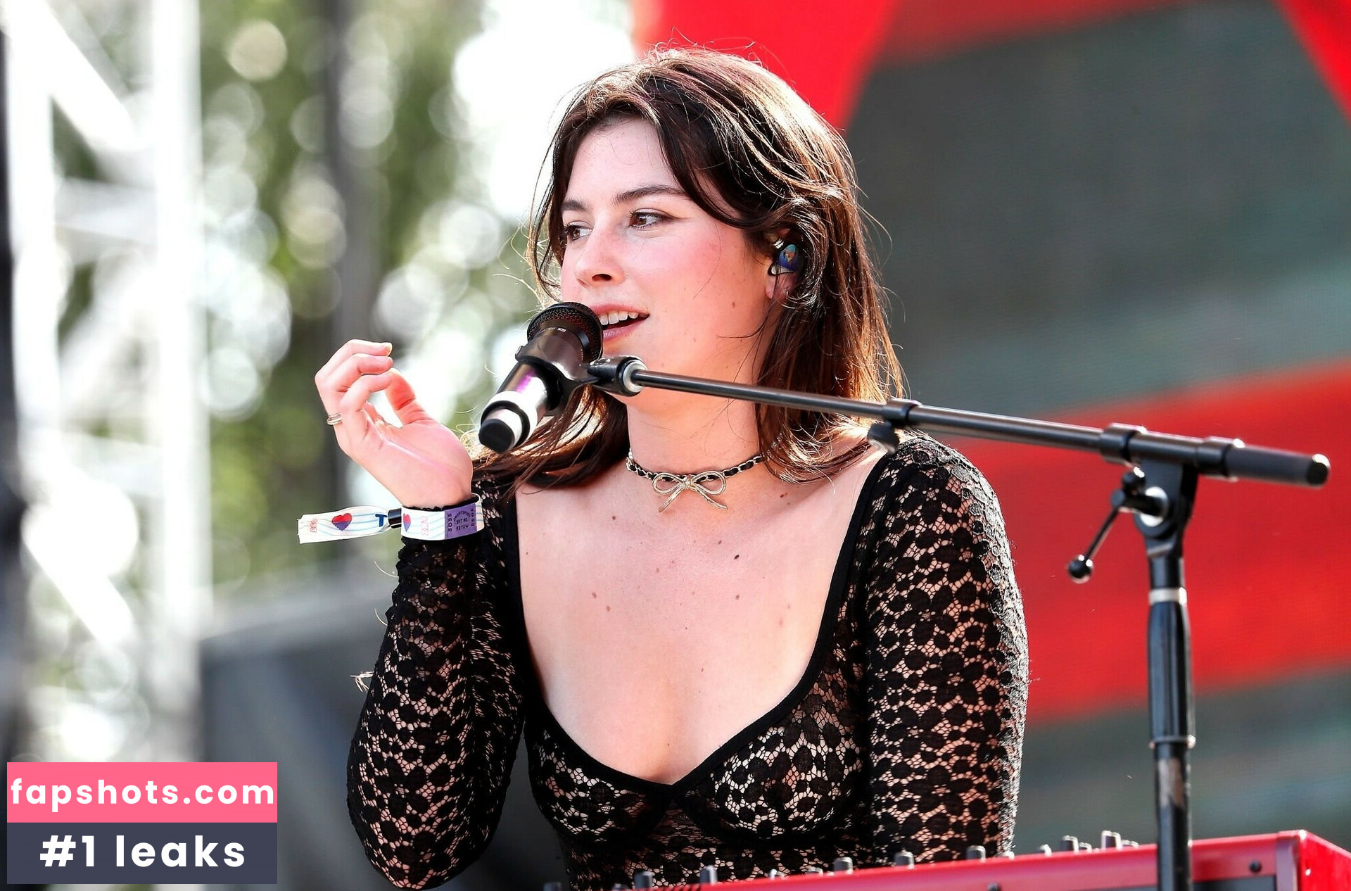 Gracie Abrams gallery photo #95