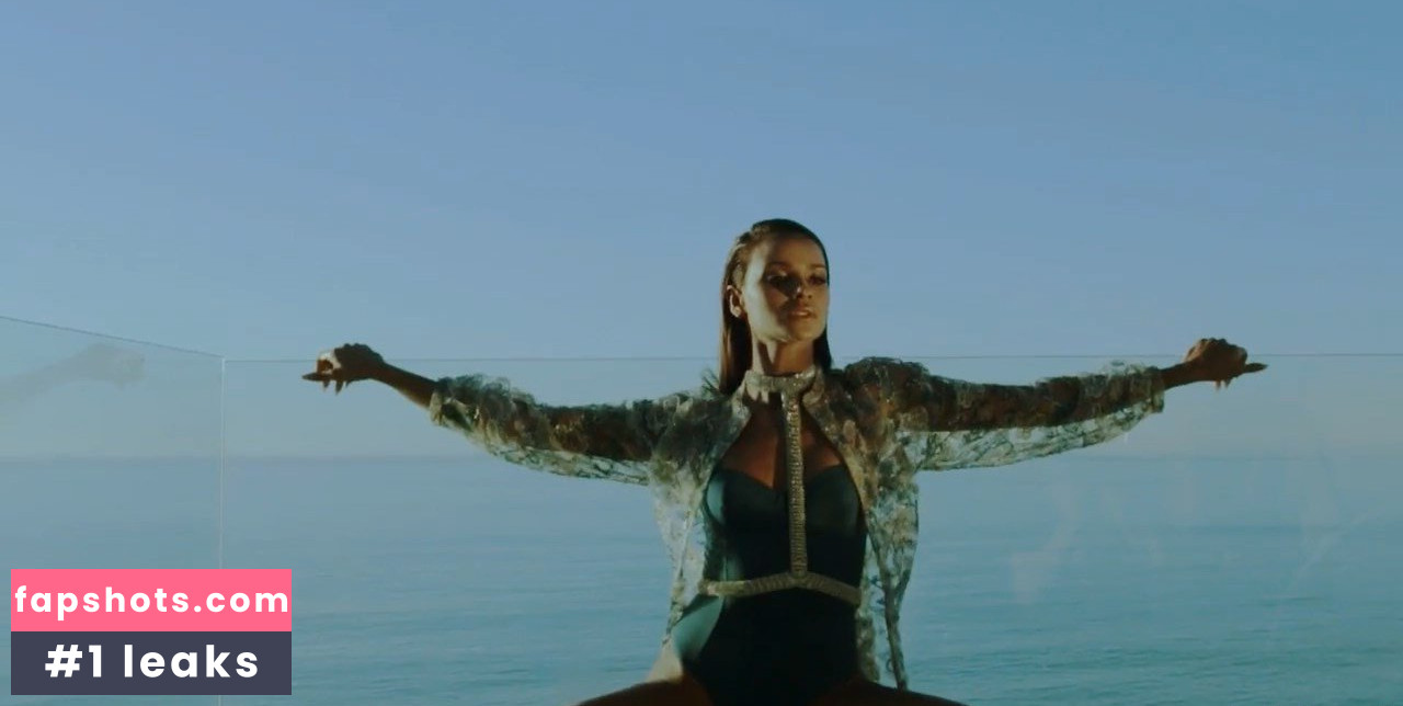 Gracie Carvalho gallery photo #27