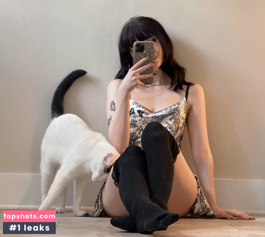 graveghostie nude babe gallery