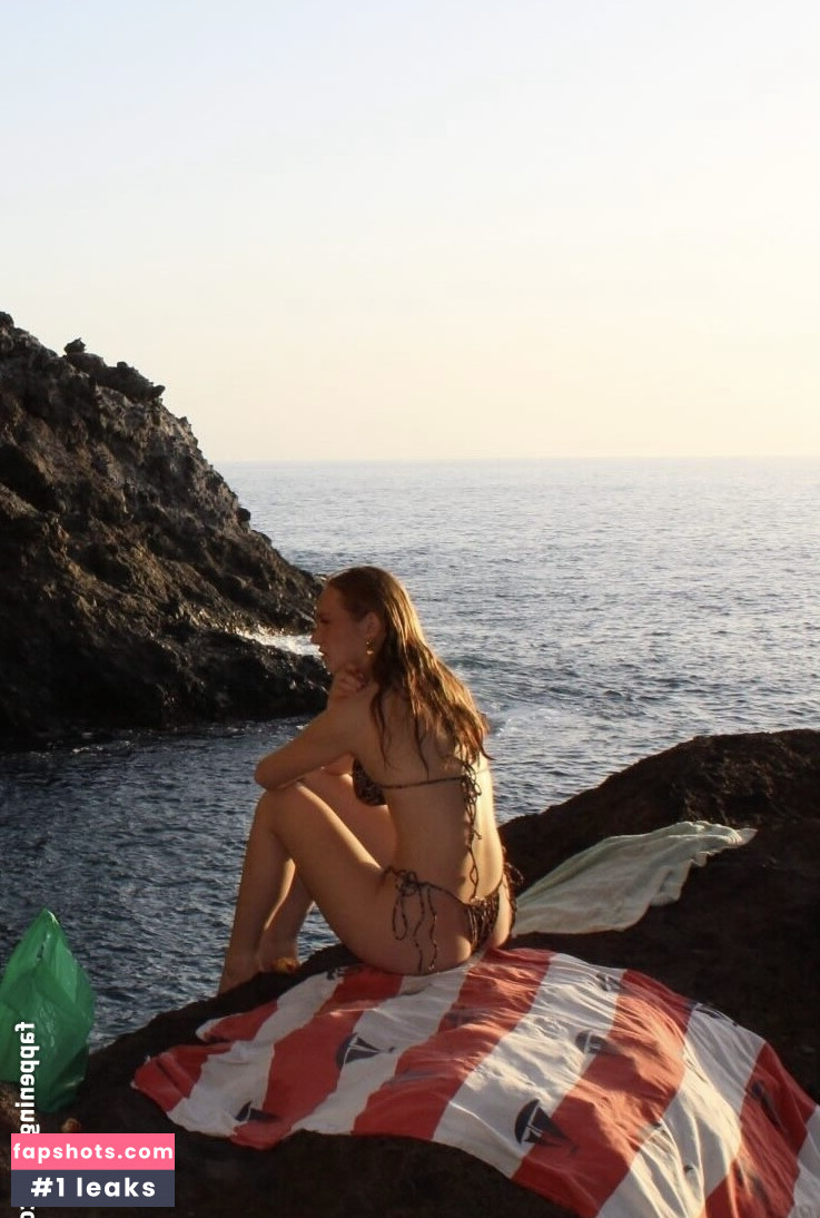 Greta Charlotte gallery photo #6