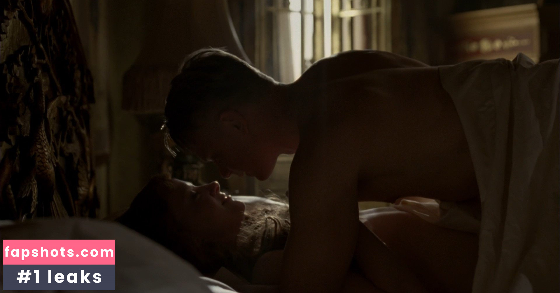 Gretchen Mol gallery photo #156