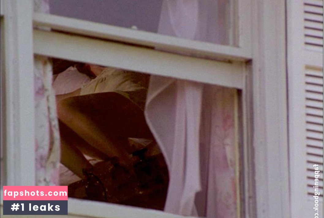 Gretchen Mol gallery photo #205