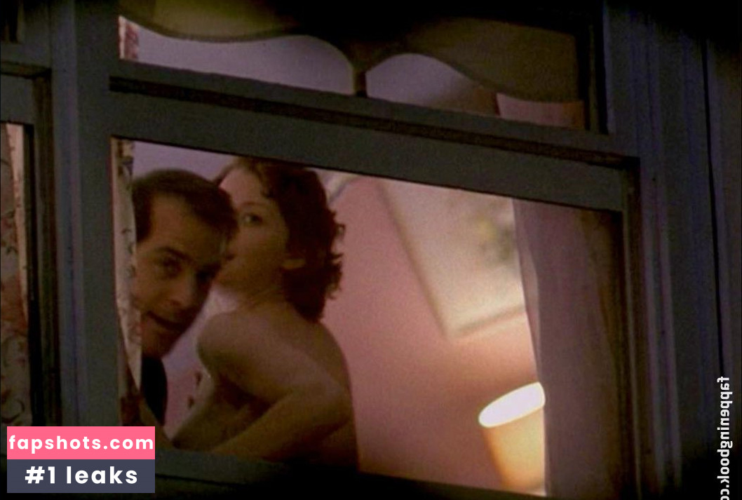 Gretchen Mol gallery photo #206