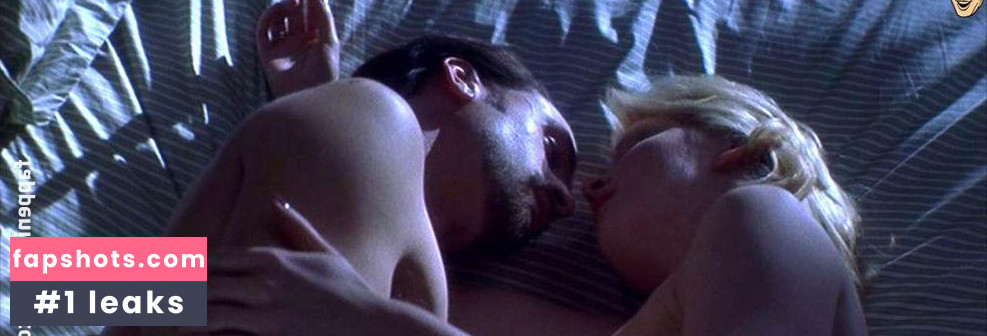 Gretchen Mol gallery photo #219