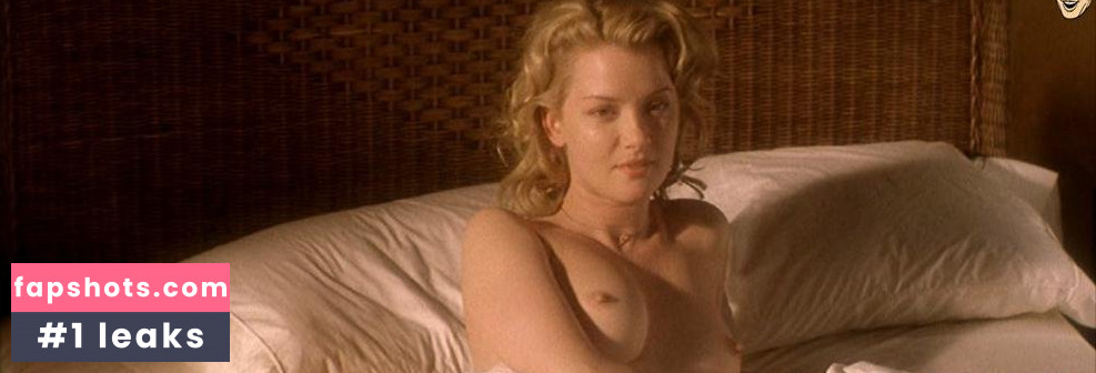 Gretchen Mol gallery photo #221