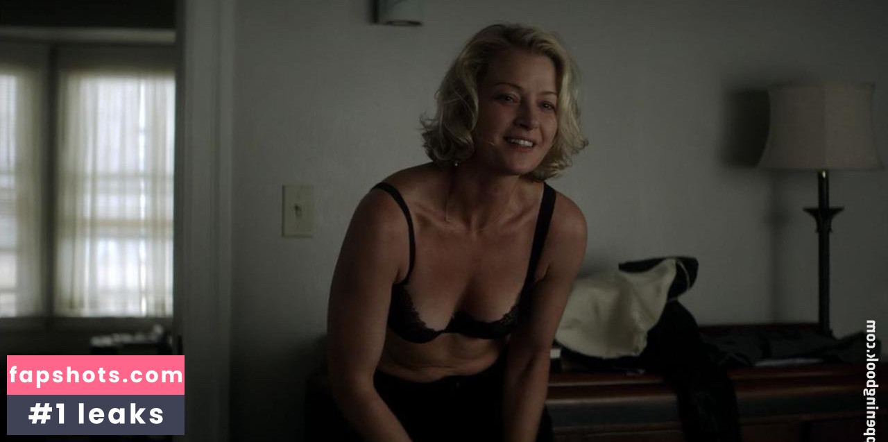 Gretchen Mol gallery photo #229