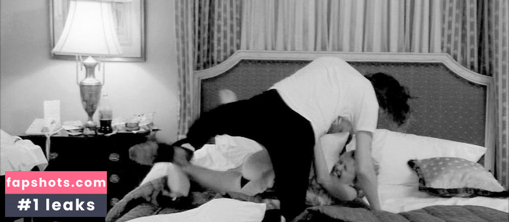 Gretchen Mol gallery photo #238