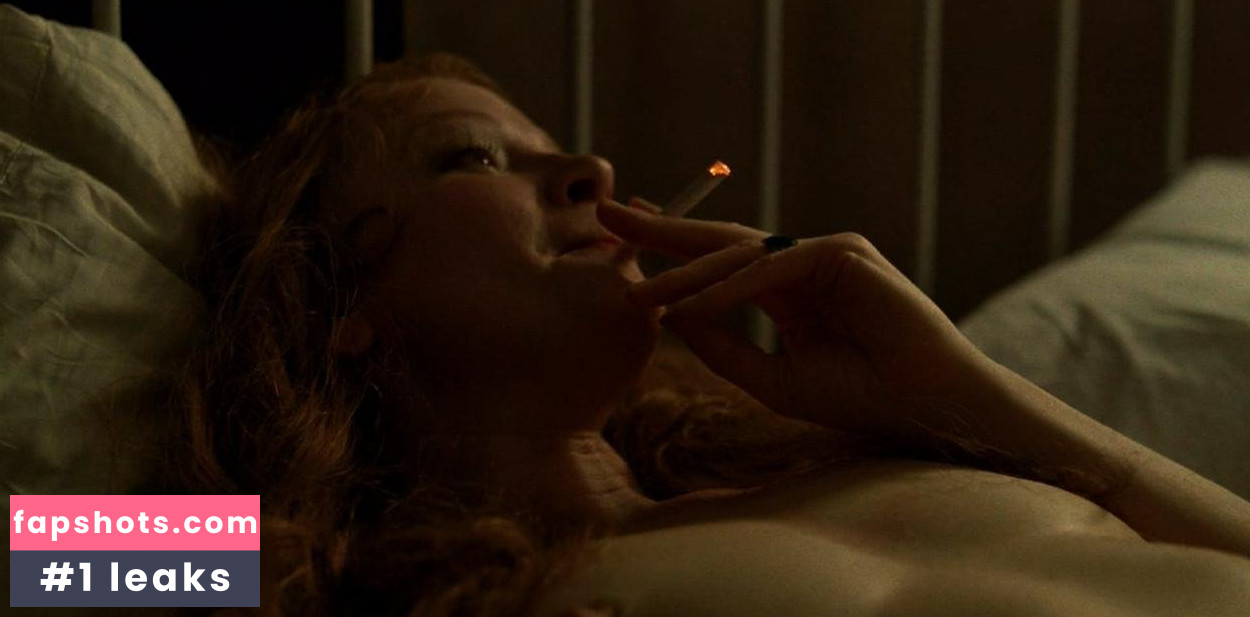 Gretchen Mol gallery photo #240