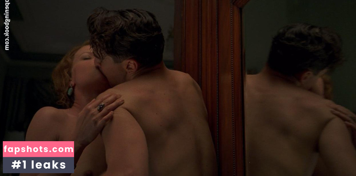 Gretchen Mol gallery photo #244