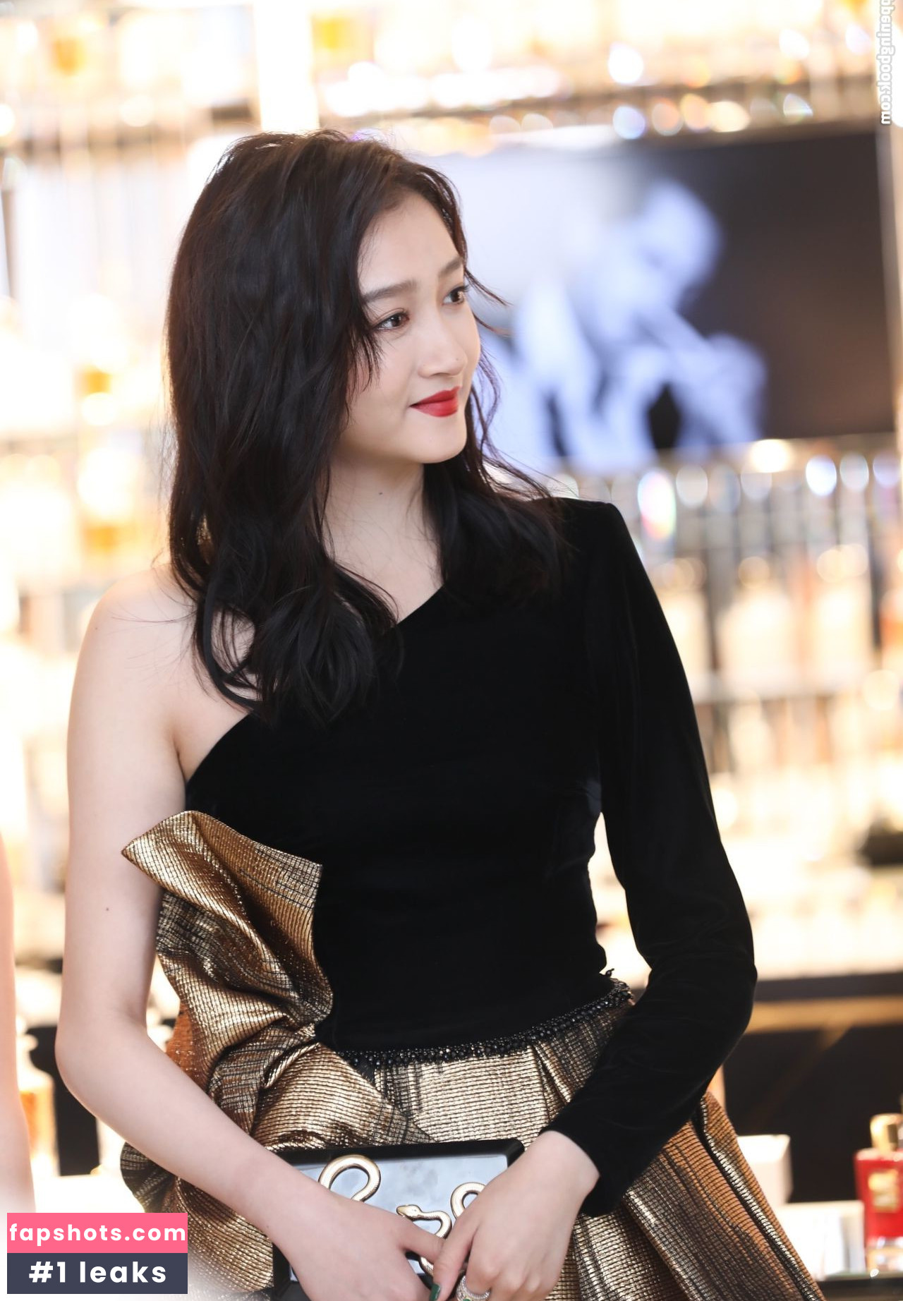 Guan Xiaotong gallery photo #24