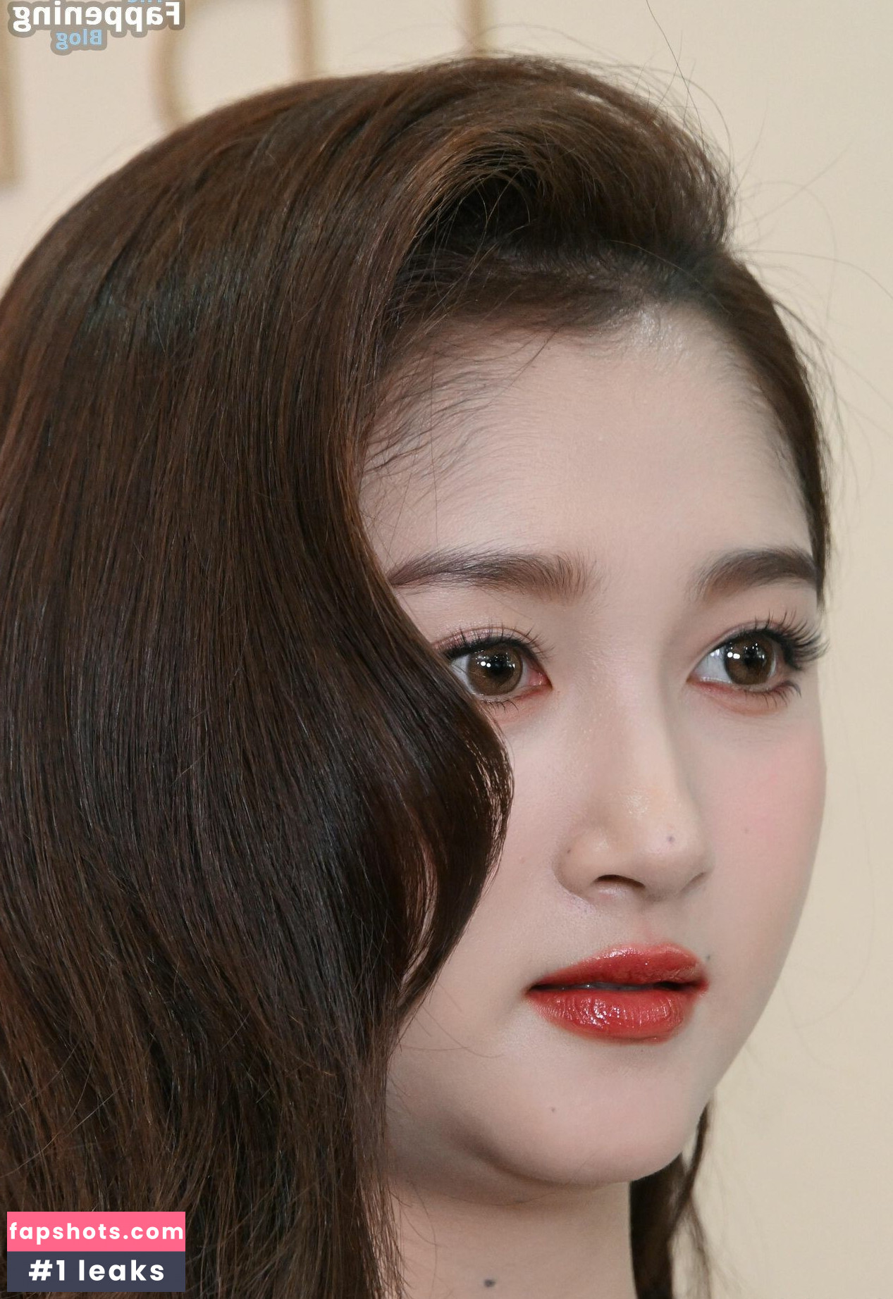 Guan Xiaotong gallery photo #10