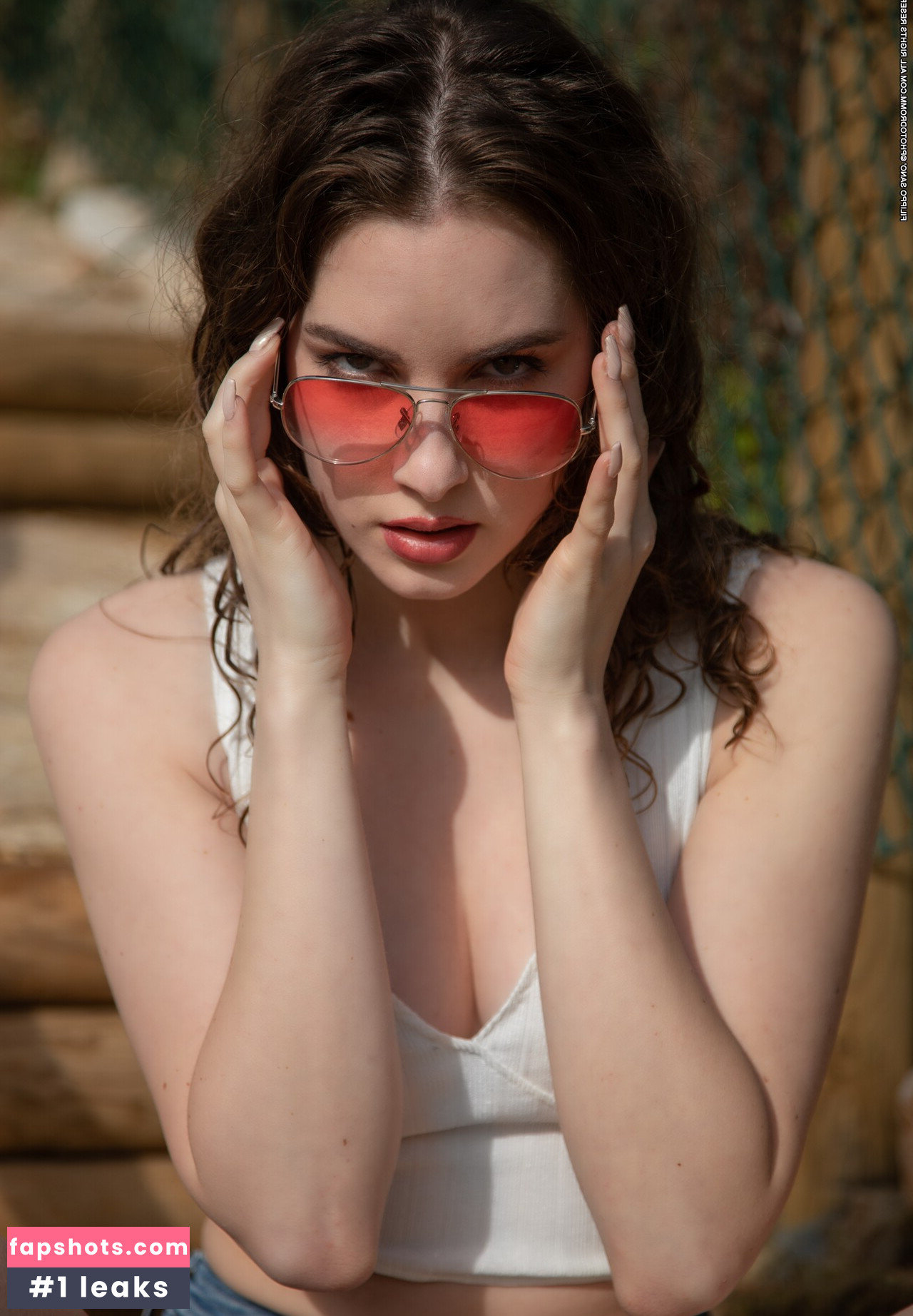 Guinevere Huney gallery photo #59