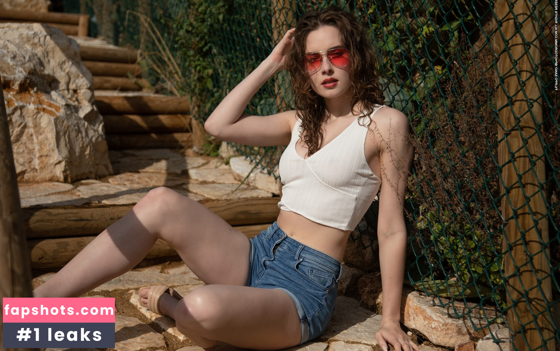 Guinevere Huney gallery photo #64