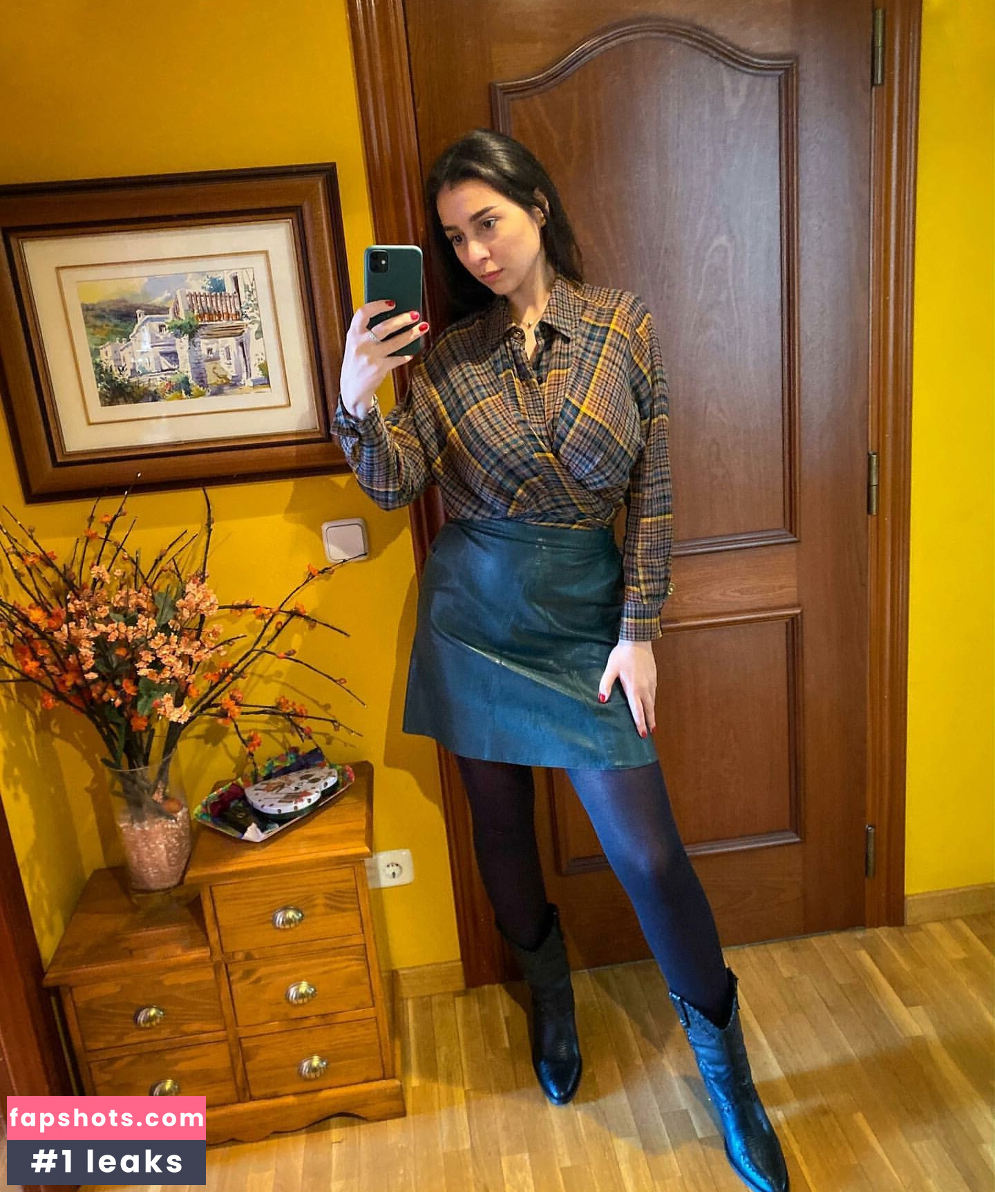 Gulia gallery photo #26