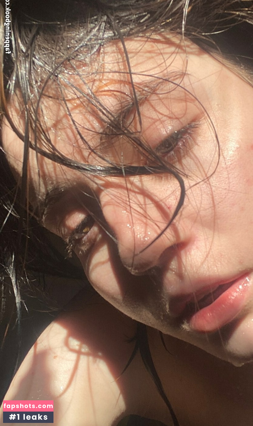 Guzelija nude babe gallery