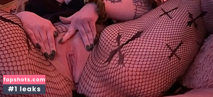 Gwendeville666 nude babe gallery