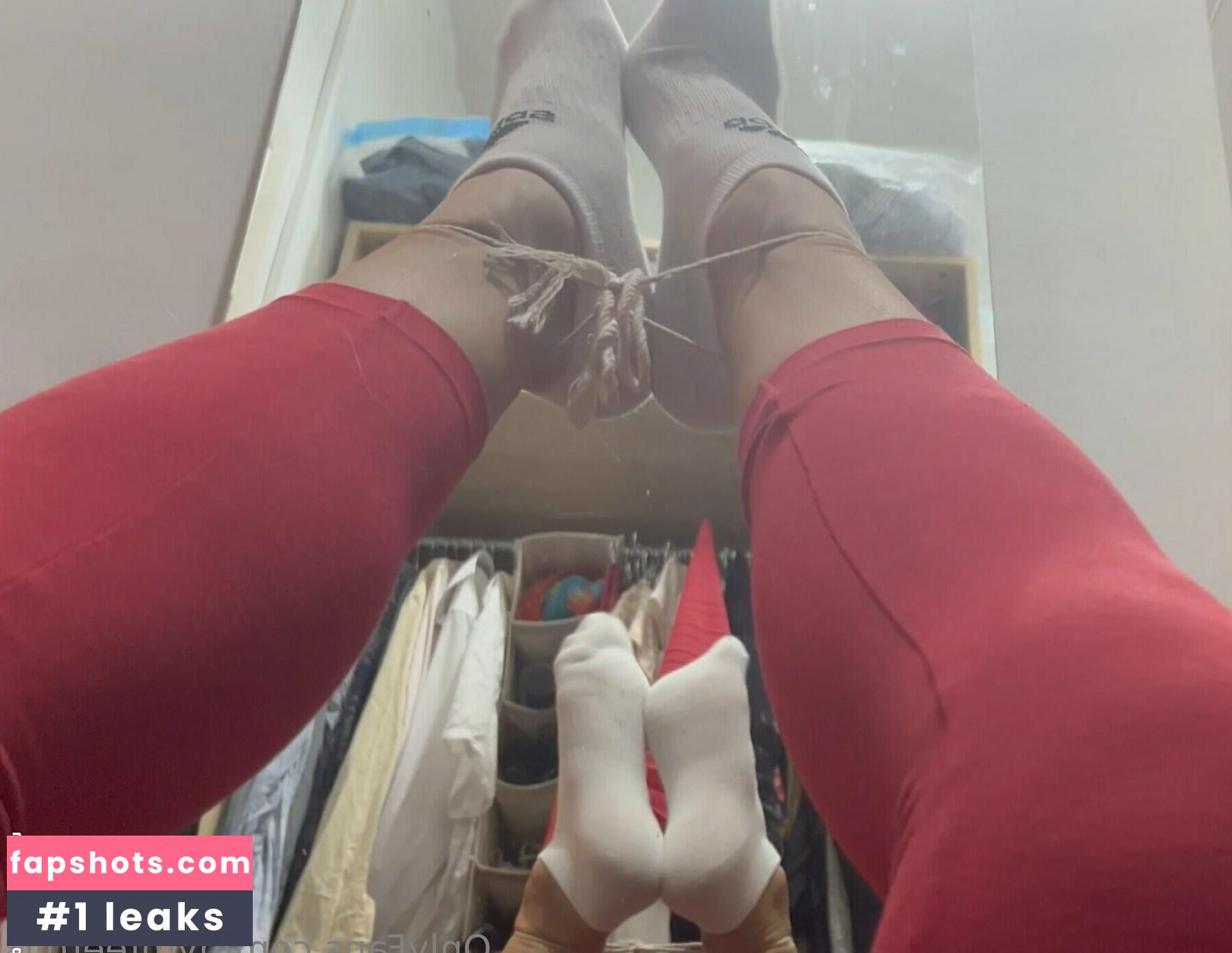 gymfeetgirl nude babe gallery