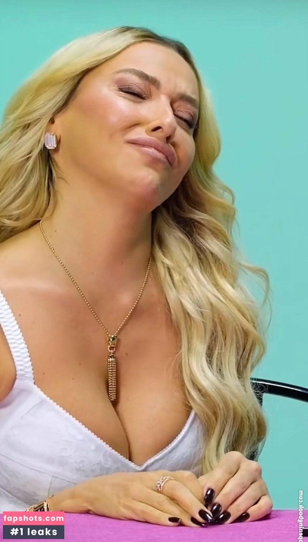 Hadise nude babe gallery