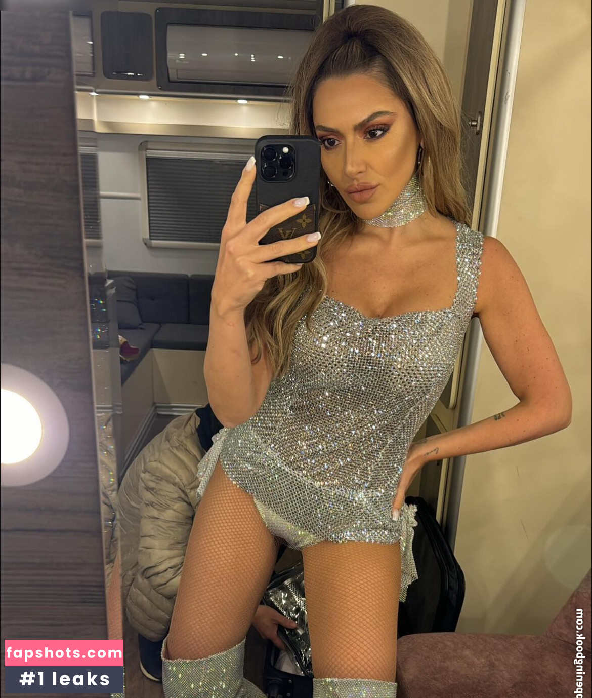 Hadise gallery photo #60