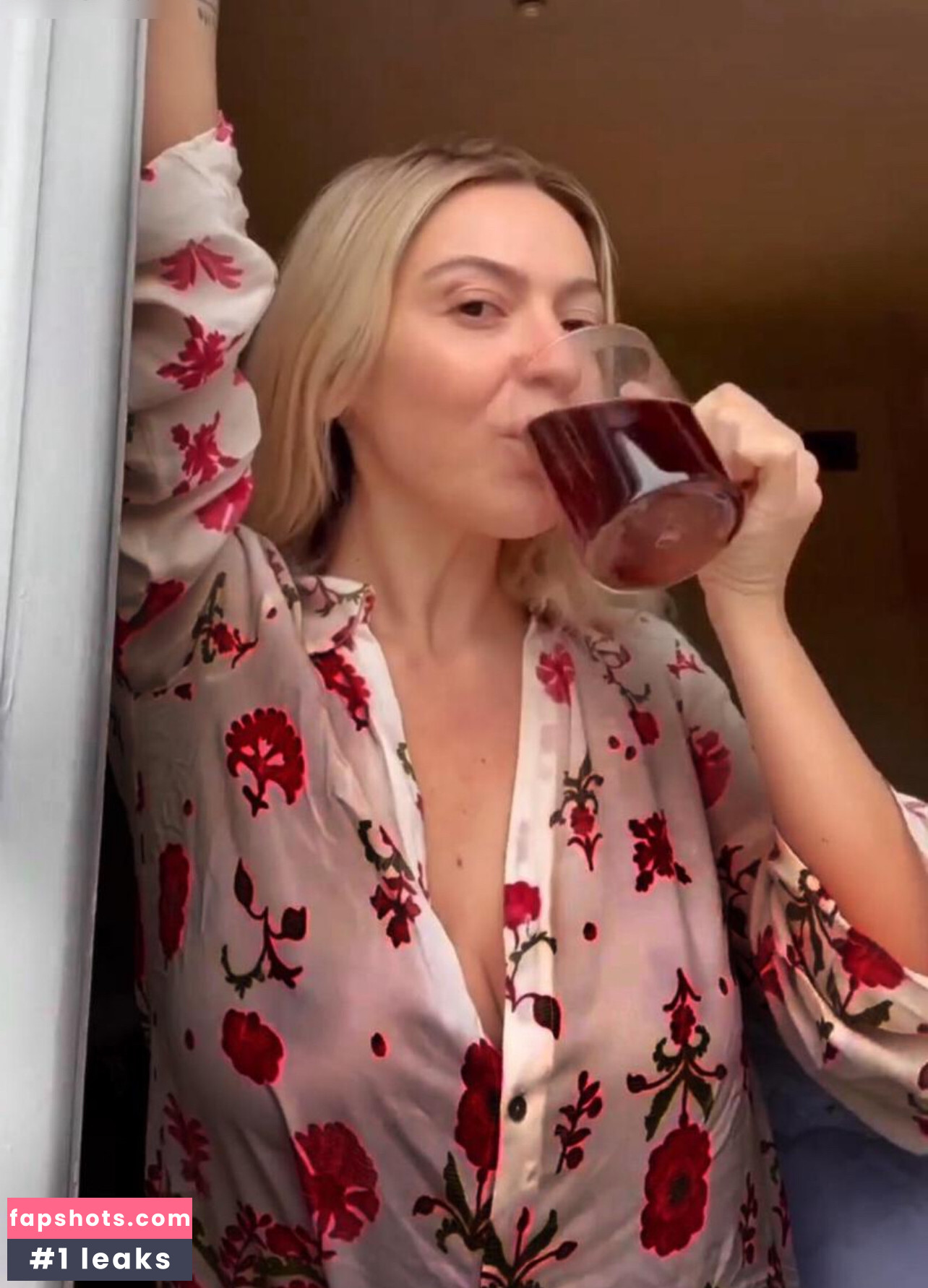 Hadise gallery photo #63