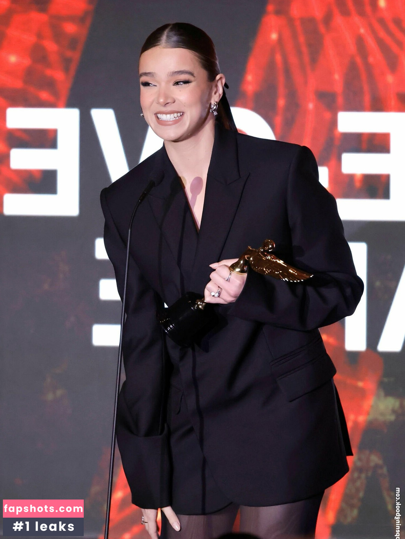 Hailee Steinfeld gallery photo #326