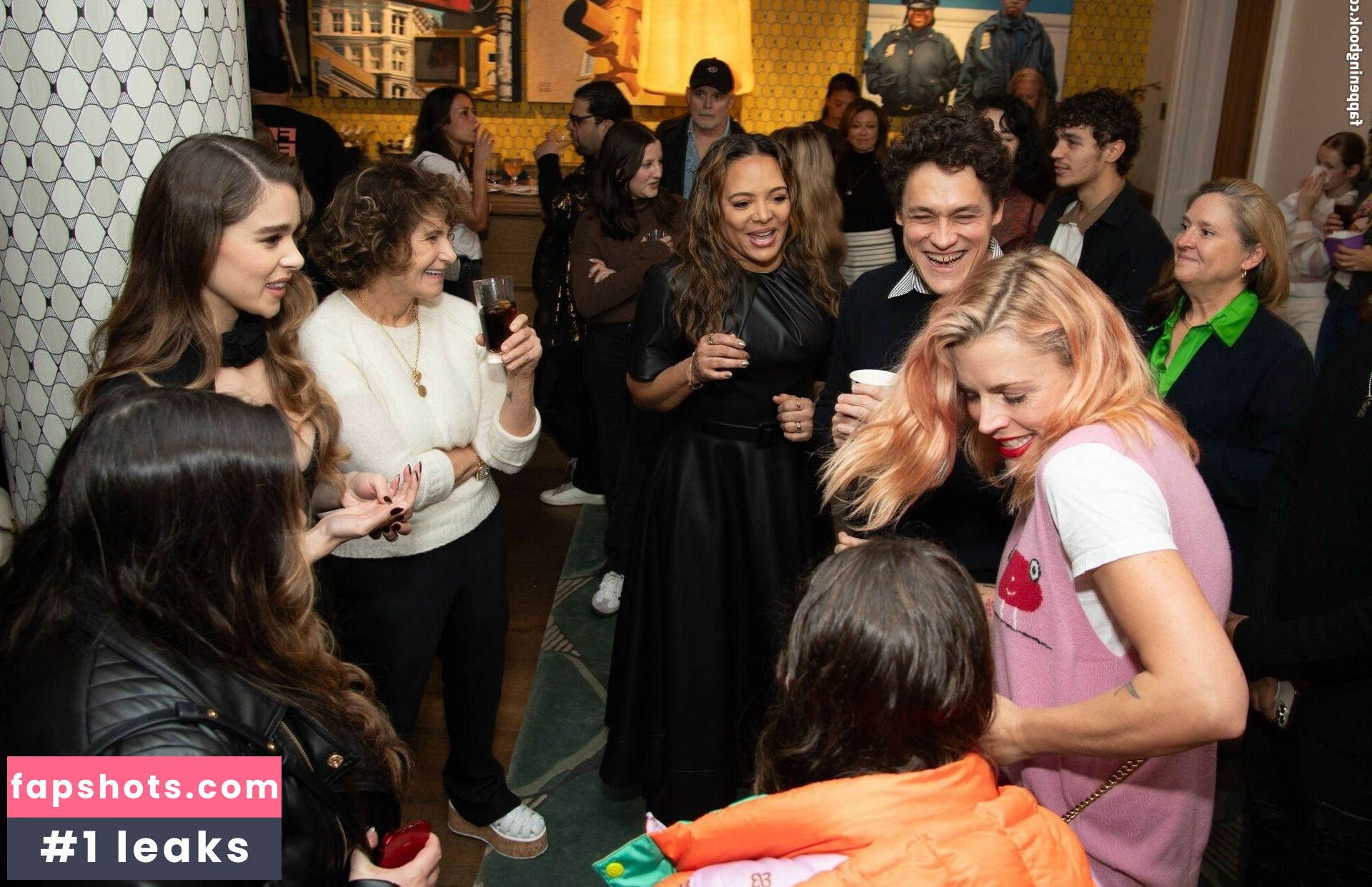 Hailee Steinfeld gallery photo #400