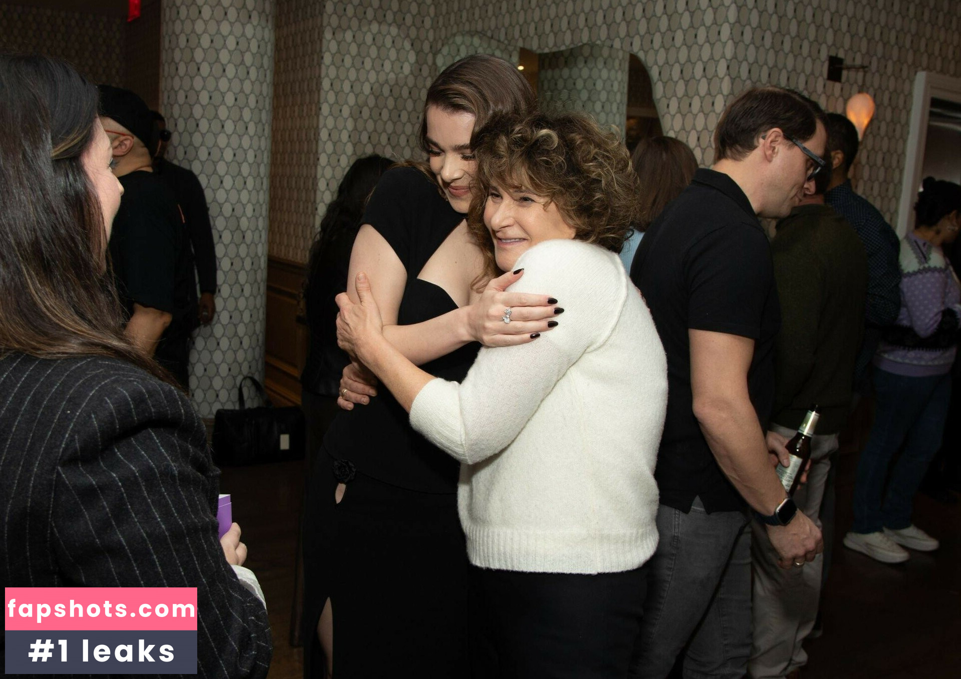 Hailee Steinfeld gallery photo #405