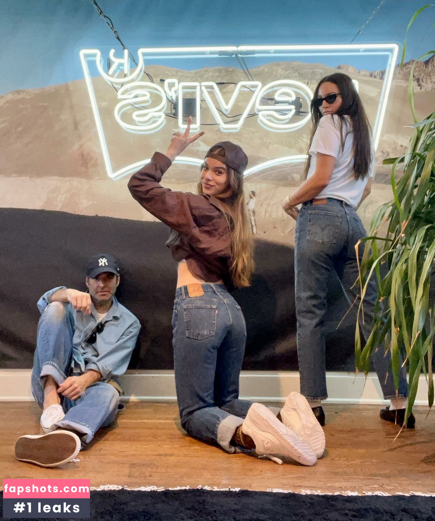 Hailee Steinfeld gallery photo #463