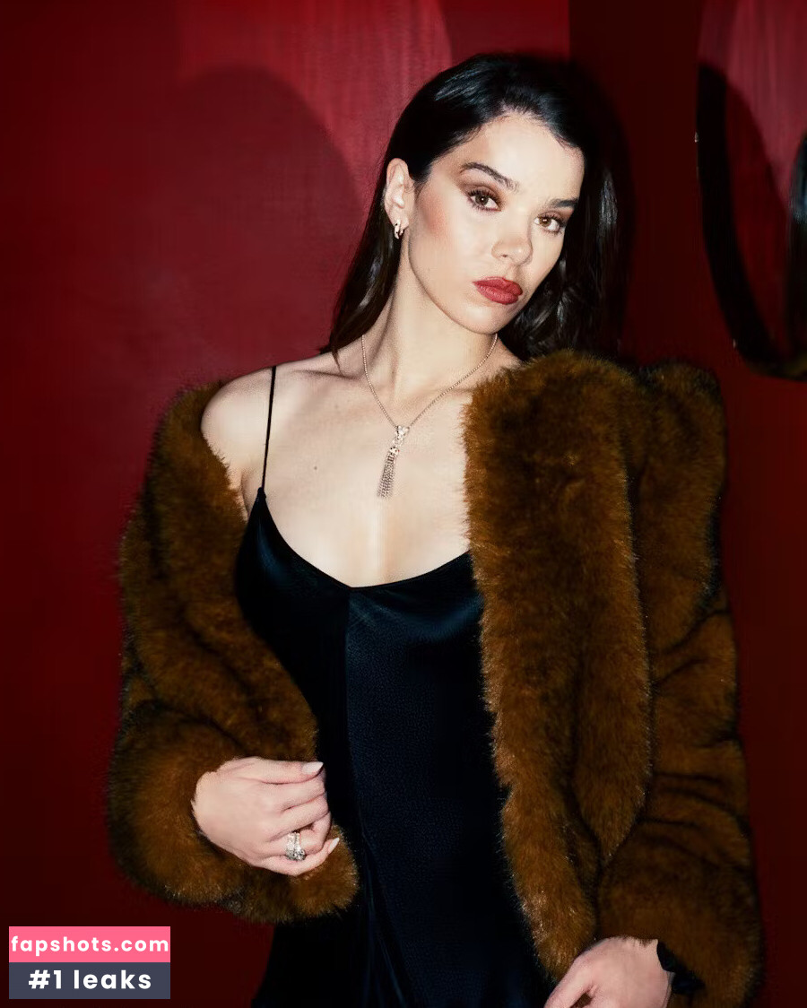 Hailee Steinfeld gallery photo #10