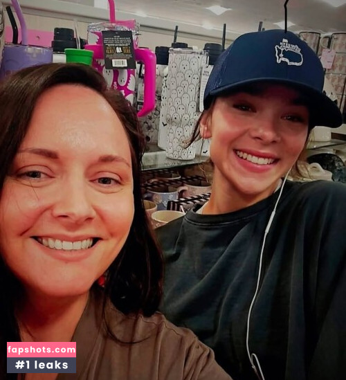 Hailee Steinfeld gallery photo #485