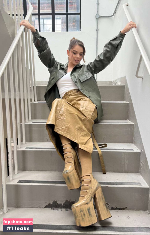 Hailee Steinfeld gallery photo #933