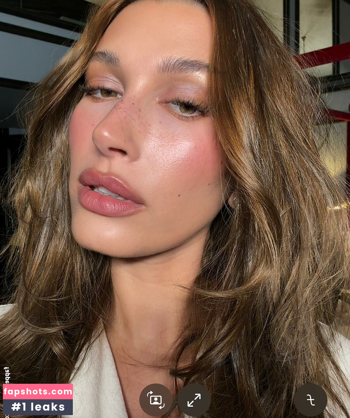 Hailey Baldwin Bieber gallery photo #2